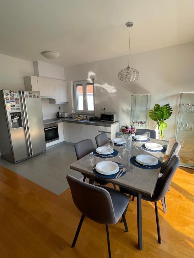 La Storia - Holiday Apartment House Zara Esterno foto
