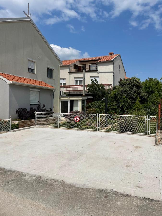 La Storia - Holiday Apartment House Zara Esterno foto