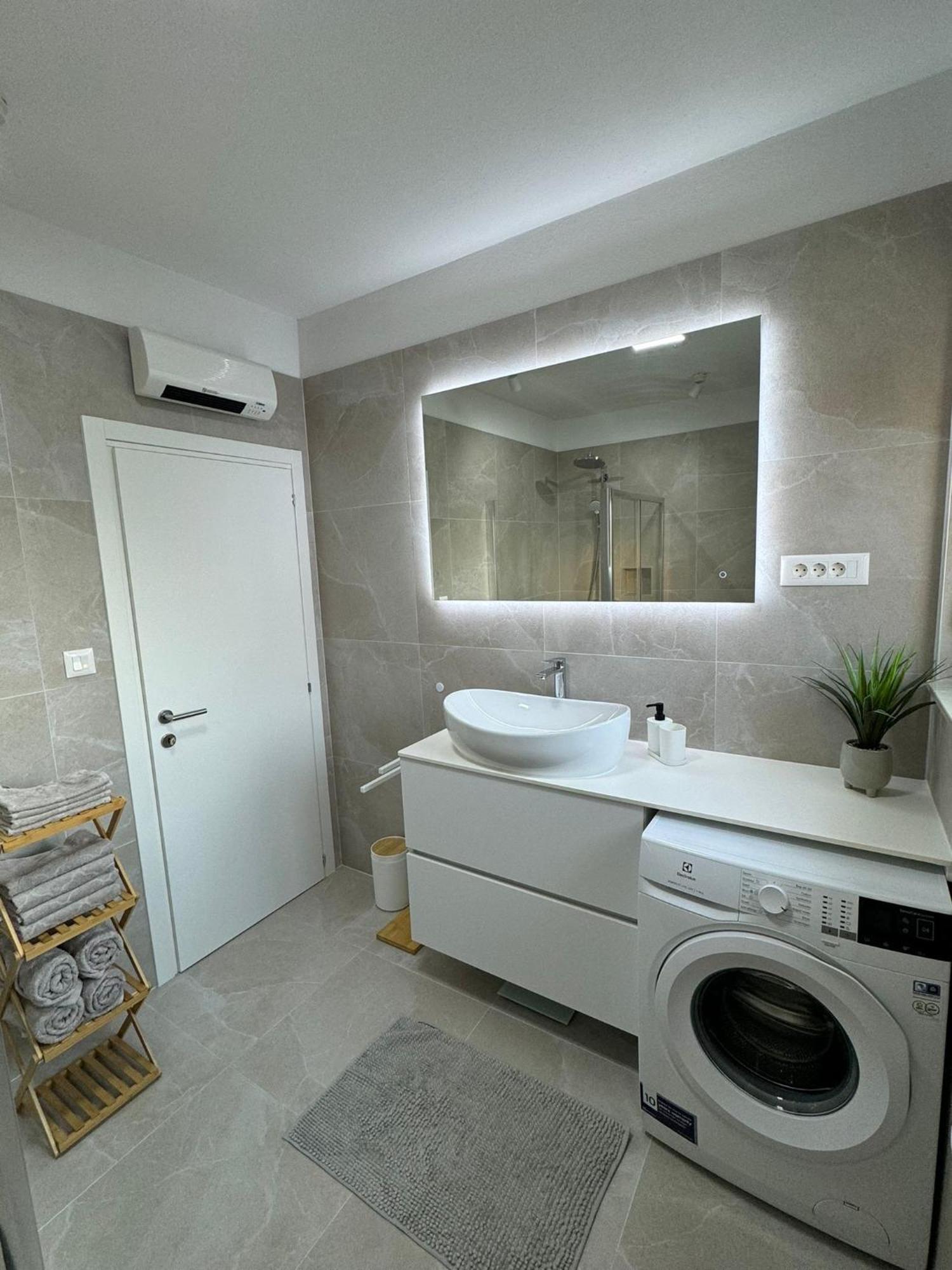 La Storia - Holiday Apartment House Zara Esterno foto